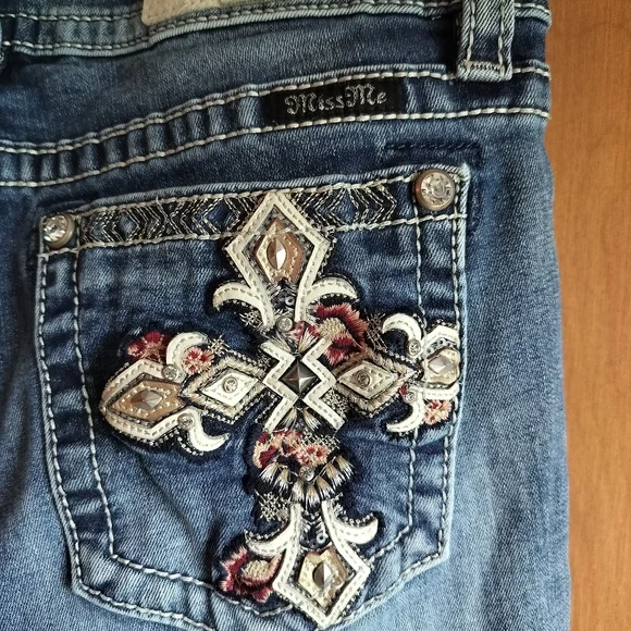 Miss Me Chloe Boot Cut Jeans with Cross Embroidery & Rhinestone Detail Size 28 - Picture 4 of 13